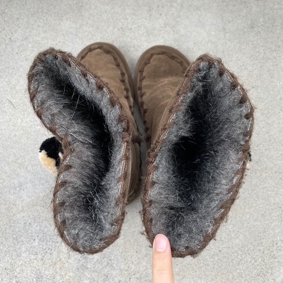 Juicy Couture Brown Fur Lined Winter Boots with Stitching and Pom Poms - size 8 - Picture 5 of 10